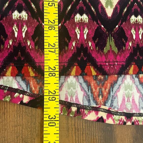 CATO Woman Red and Black Aztec Print with Metal Embellishments Top Size 22/24W - Picture 7 of 9